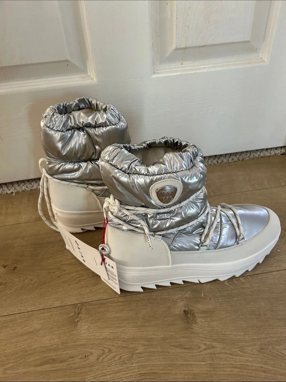 Pajar Silver Puffer Women's Winter Boot, Size 10, NWT Flaw last photo - Picture 3 of 13